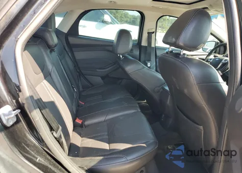 2014 Ford Focus Titanium z USA, uszkodzony, nr VIN 1FADP3J26EL123781